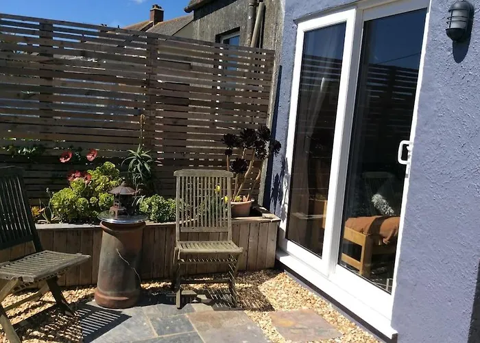 Small Self Contained Room